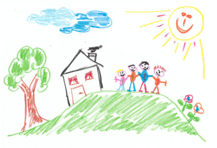 Eine Kinderzeichnung einer Familie vor einem Haus