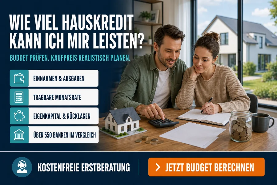 Paar berechnet mit Hausmodell, Budgetunterlagen, Eigenkapital und Rücklagen, wie viel Hauskredit und welchen Kaufpreis es sich leisten kann.